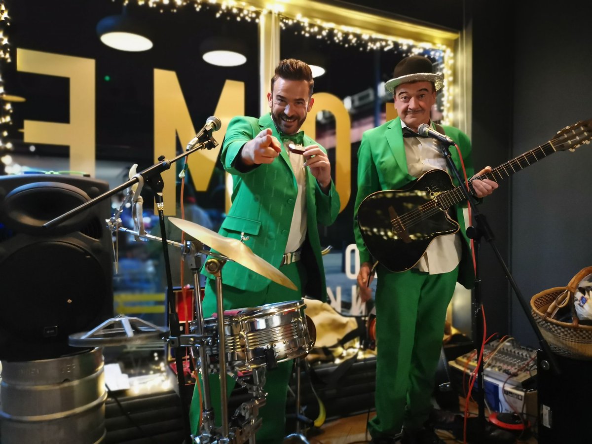 Merry Christmas
From
The Gherkins
💚🥒🥒💚