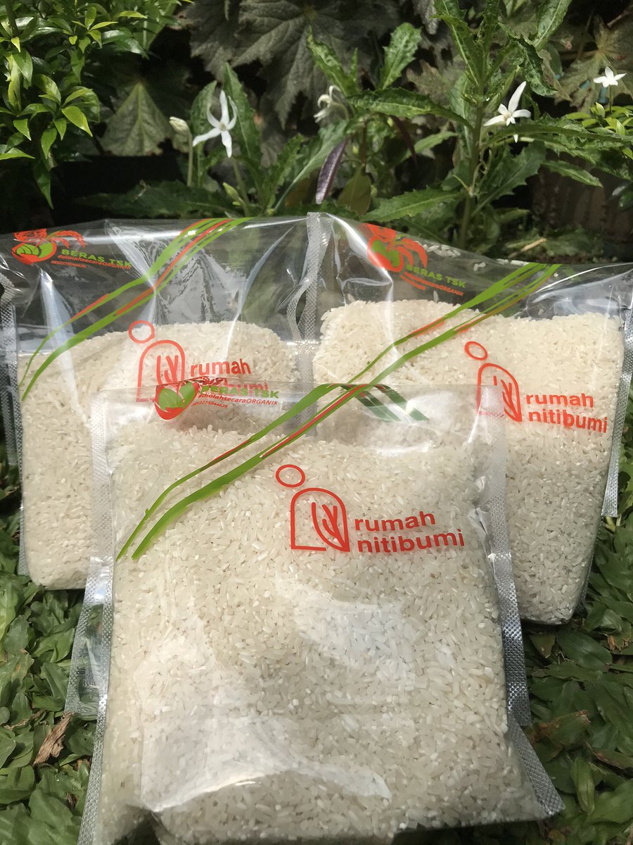 beras organik Teman Sehat Keluarga. hasil dari sawah di kaki Gunung Slamet. diproses secara organik dari hulu sampai hilir. nggak pake bahan kimia apapun. 

dijamin makan makin nikmat! 

25rb/kg tersedia dalam kemasan 1kg, 2.5kg, dan 10kg😍