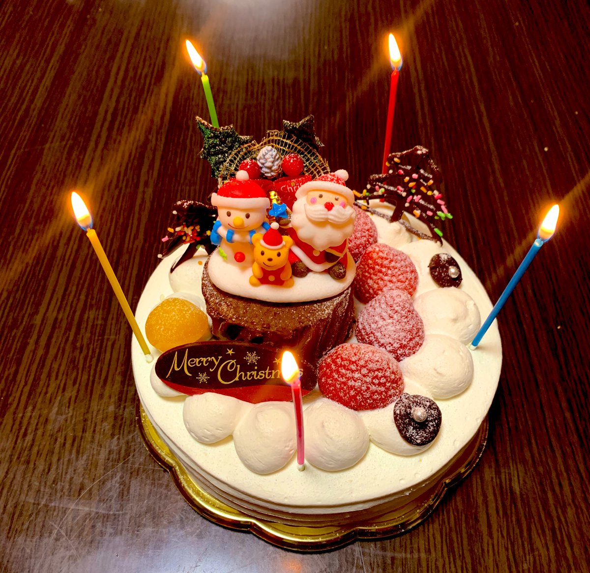 めいちゃん 実父のポケモン友達にケーキ屋のシェフがいるからケーキ はいつもちゃんと食べることができます そして毎年の事ですが 何かあった時用の為に多めに作ったシェフのホールケーキが明日から実家に運び込まれます そして自動的に我が家にも流れつき