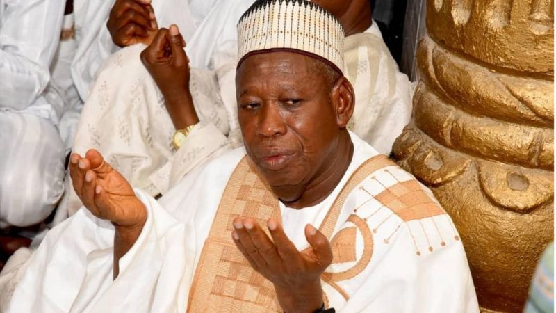 bbchausa's tweet image. Ganduje ya yi wa Kwankwaso ta&apos;aziyya bisa rasuwar mahaifinsa
👉bbc.in/2KP46w1