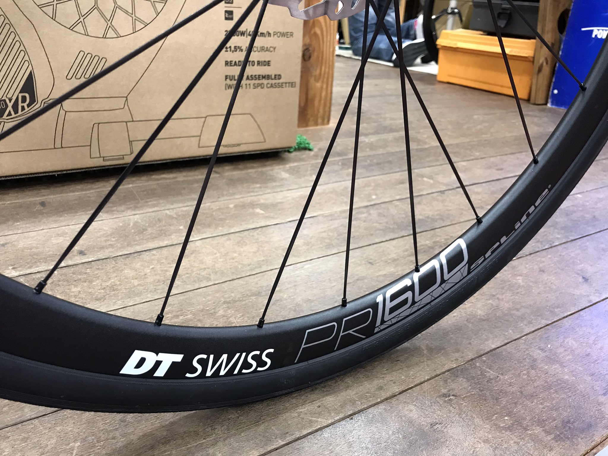 スポーツバイクファクトリー北浦和スズキ A Twitter フェンダーやタフなタイヤ ホイールアップグレードまでしていただいたrl6dの組立をいたしました ロングライドモデルならではの使い方ですね ランドナーっぽくなりましたが ダボ穴が全くないのが悔やまれます