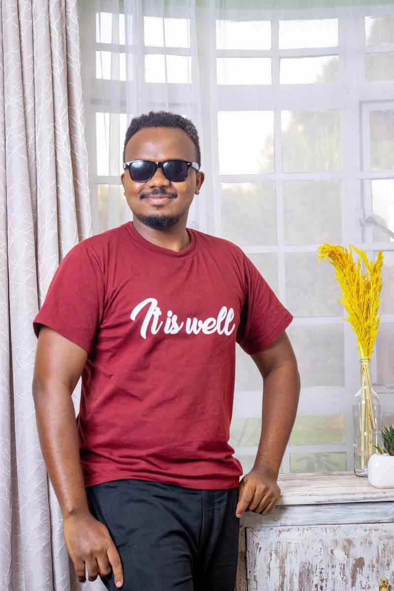 DiMajor_Ke's tweet photo. A merry and happy Christmas friends🌲🎄. Good vibes and blessings
#MerryXmas #DiMajor #TheScien-artist #TagStories #ItisWell https://t.co/17rrtwJSRa