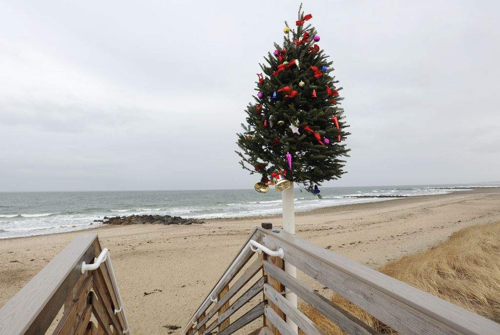 Merry Christmas 🎄 from all the staff at Sandwich Lodge &amp; Resort