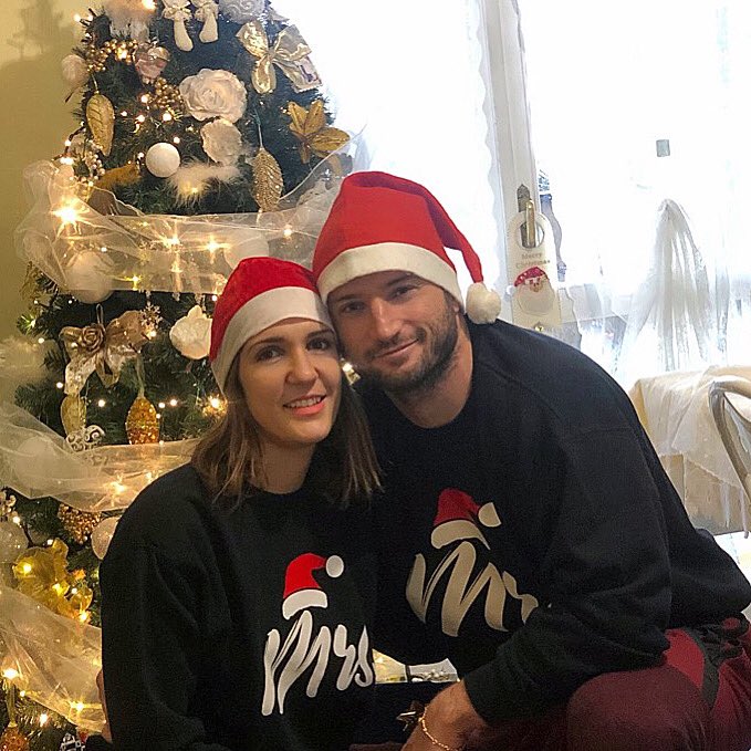 ary_erri's tweet photo. Buon Natale da Mr. &amp; Mrs. 🎅🏼🎄🎁
Ma soprattutto buon appetito 🤪
Vi abbraccio e vi auguro tutto ciò che desiderate ❤️

#merrychristmas #ioete #family #mrandmrs #babbonatale #feliznavidad #buonnatale https://t.co/G1RUQgUvOc