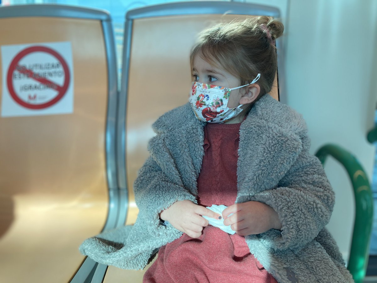 EriBeatle's tweet photo. Señora en metro
•
#Elsa #Spanglishgirl #minimedioguiri1 #herownstyle #feliznavidad🎄 https://t.co/HyT5hi8rUR