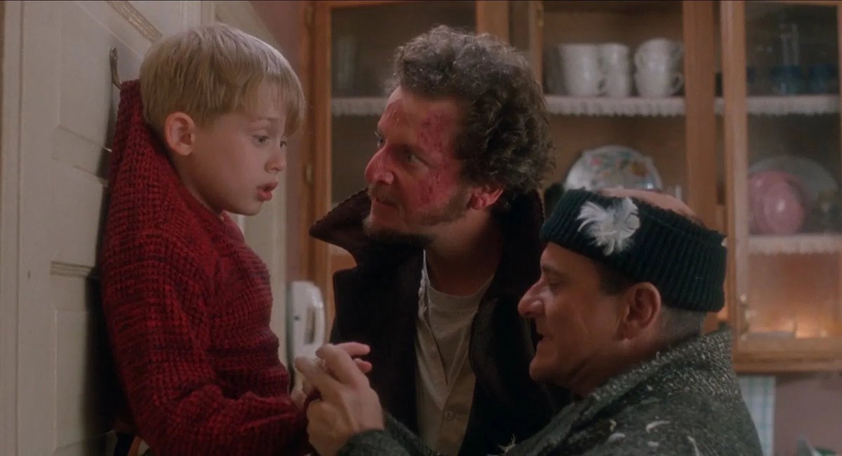 Home Alone. Such a perfect christmas movie! Had seen this years back. First time seeing it’s knowing Joe Pesci from his other work, perfect casting for that role, brilliant . Also just realised it’s Catherine O’Hara from Schitt’s Creek, playing the mother of Kevin. 
