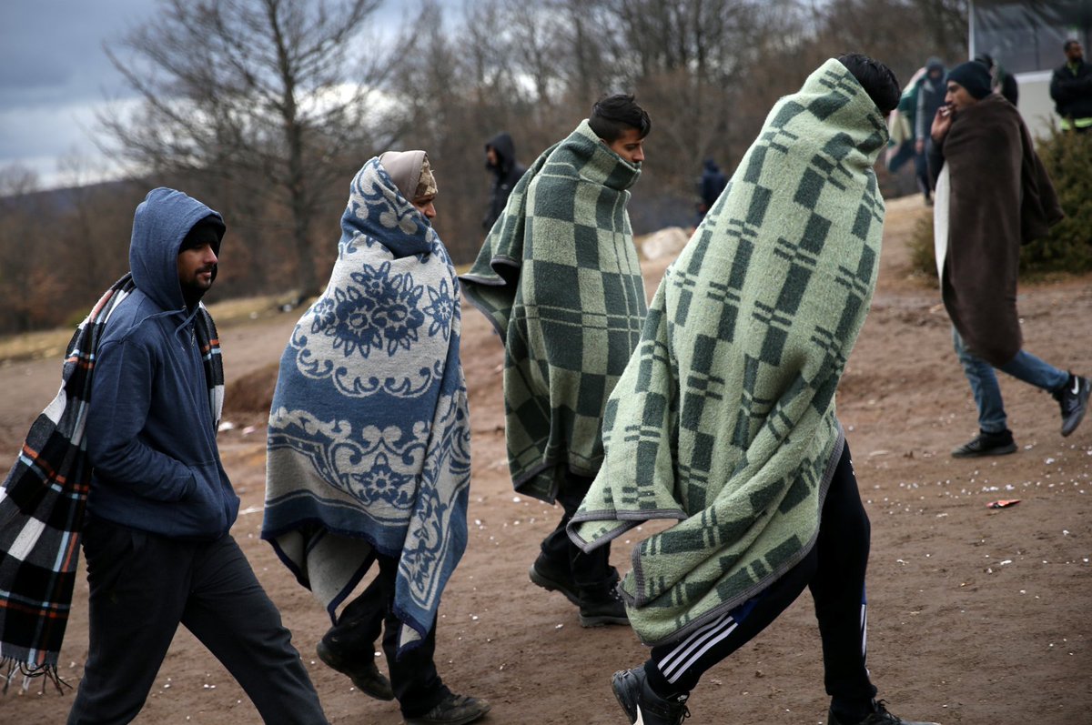 nazanin's tweet - "Bosnia: tras el incendio del campamento LIPA el día 23,  cientos de familias migrantes duermen en el suelo helado, o en el bosque  minado de los alrededores. " - Trendsmap