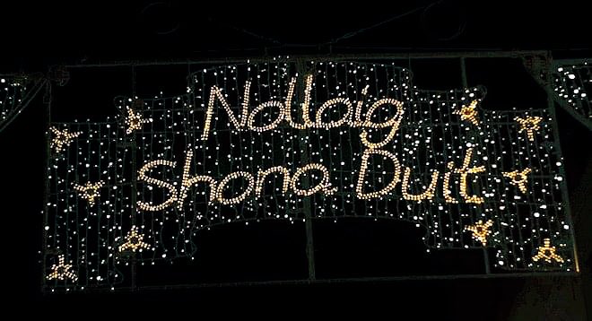 How difficult would it be to get #nollaigshona trending globally? Will we have go? Just RT or share. Nollaig Shona Daoibh Go Léir. Happy Christmas. 🎄🎄