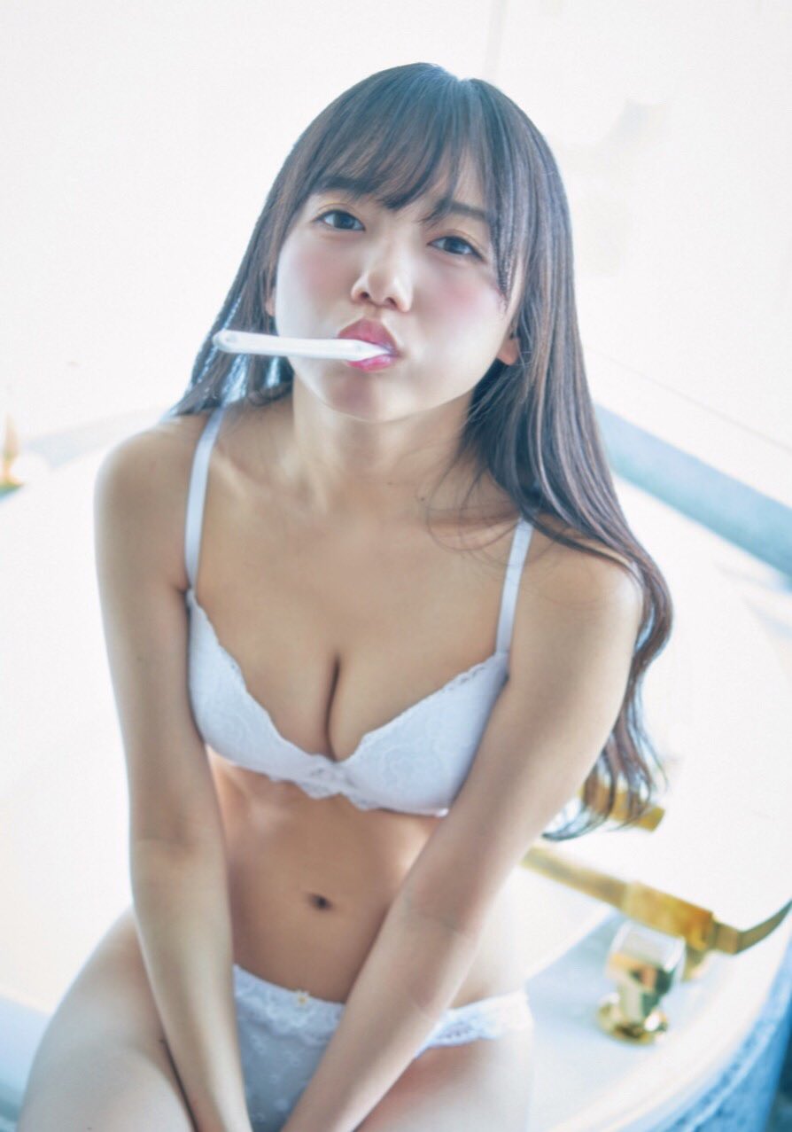 お灸の灸 Tlに齊藤京子さんの写真がよく流れてくるので断言しますが これはcカップですね T Co Dvwkupenl9 Twitter
