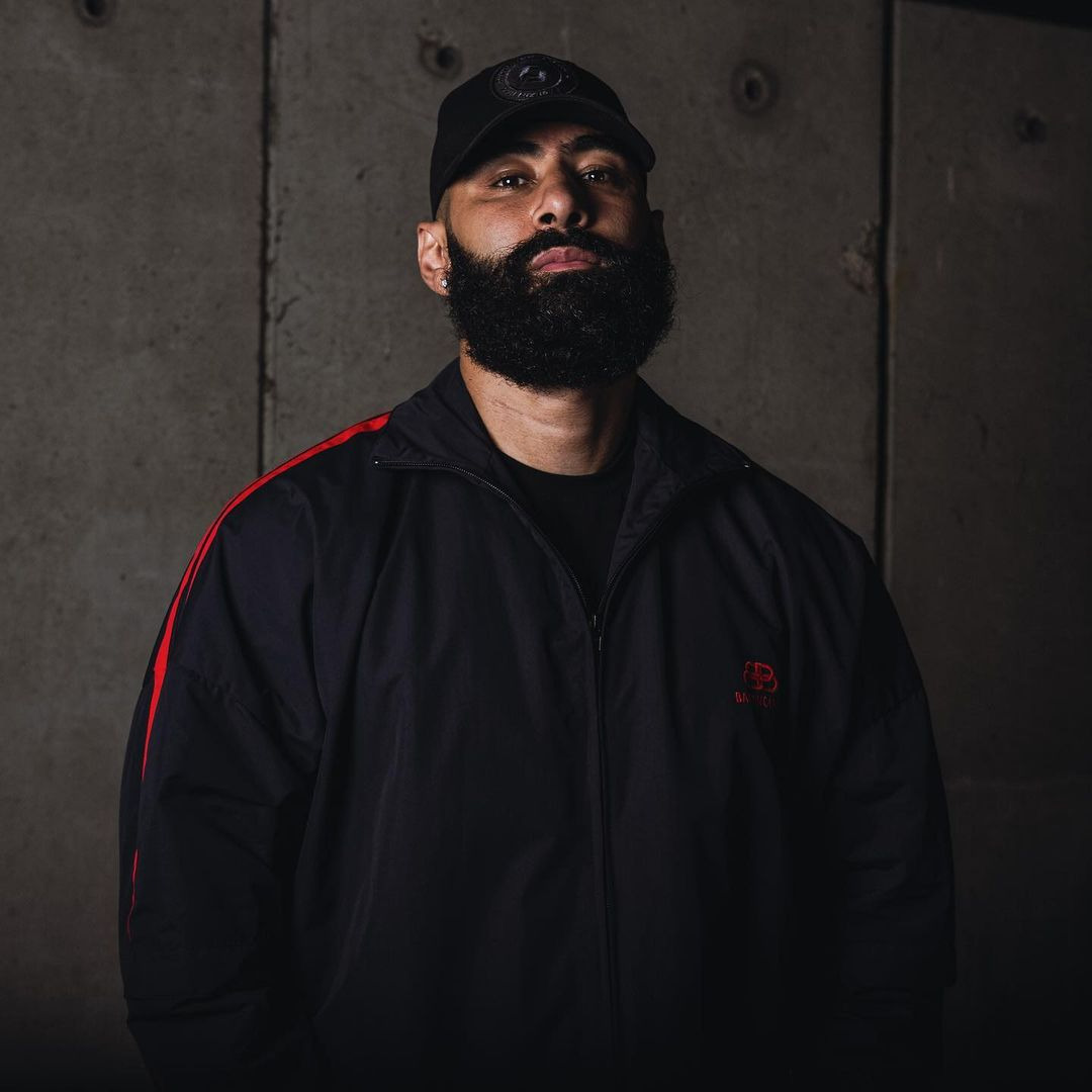 Rap2France's tweet photo. Joyeux anniversaire à La Fouine qui fête ses 39 ans aujourd'hui 🎂 🎉 https://t.co/YT3gNqYkk8