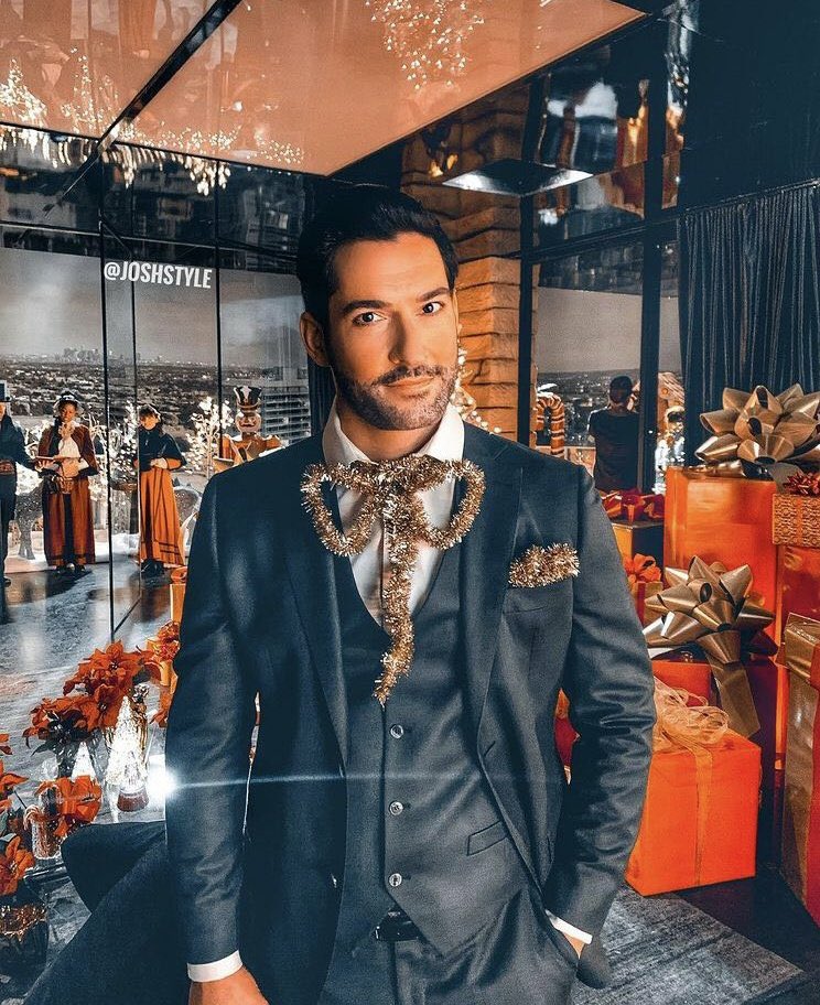WinniesSoul's tweet photo. T minus ... hmm ... what do you think: will we get a Christmas surprise soon or more soooooonish? 🤔🎁😈🎄
#DevilInABox #Lucifer #LuciferSeason5
📸 by Joshstyle / Tom Ellis https://t.co/GZZyVOzRwW