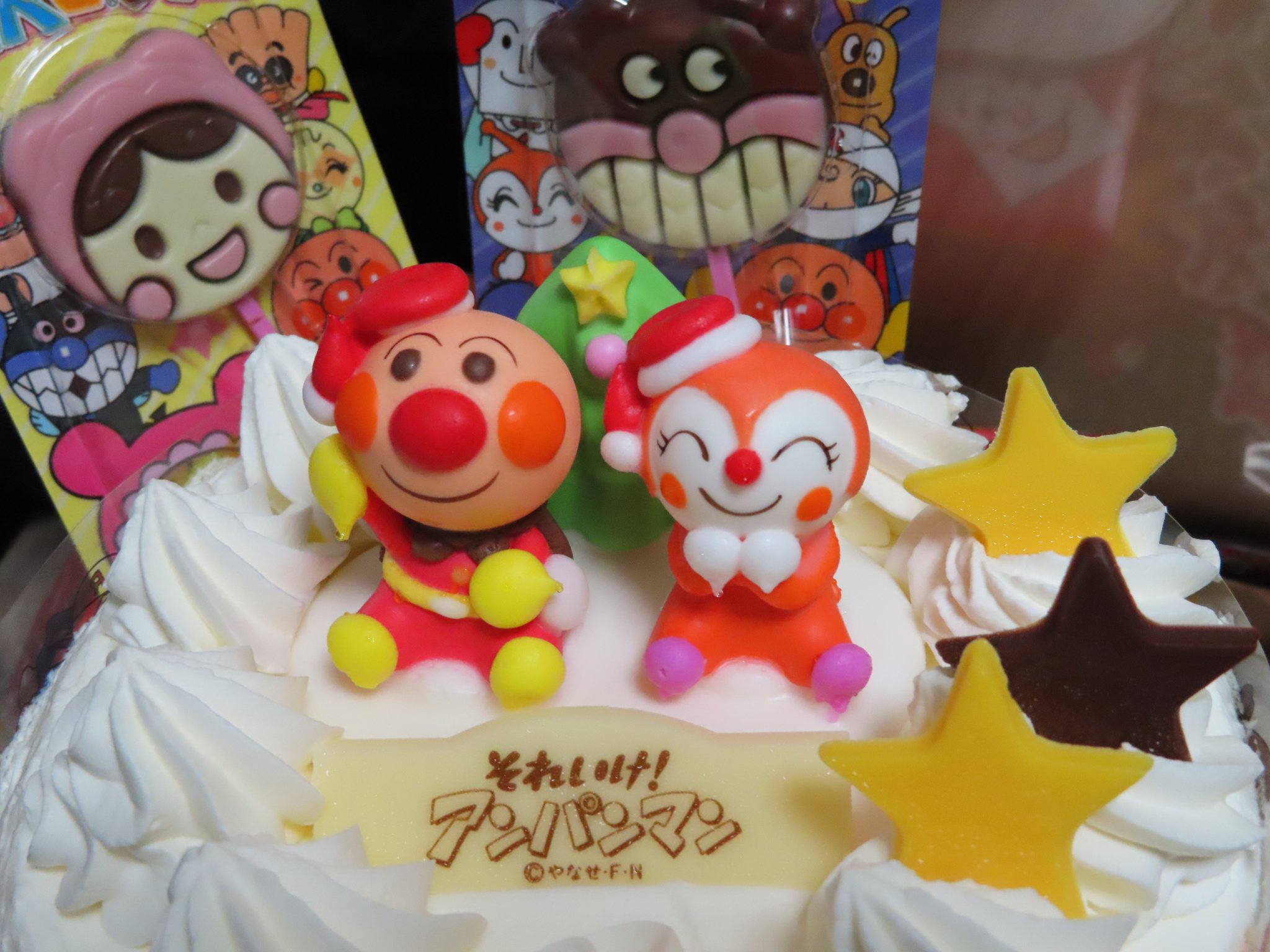 تويتر 交通やグルメ好き على تويتر 今日の写真 アンパンマンクリスマスケーキ 事前に予約して購入しました フジパン製で中のクリームも美味しかったです 振り返れば今年の四国旅は2回ともアンパンマン列車狙いでした笑 アンパンマン クリスマス おうち