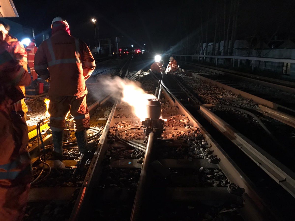 Merry Christmas everyone! After the very last trains returned to their sheds last night we were out across the network getting work underway. The team at  #HitherGreen created their own Christmas lights... /1