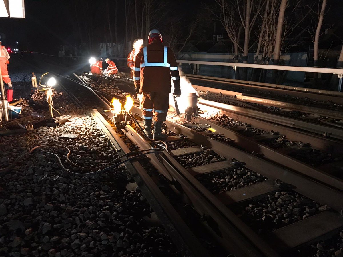 Merry Christmas everyone! After the very last trains returned to their sheds last night we were out across the network getting work underway. The team at  #HitherGreen created their own Christmas lights... /1