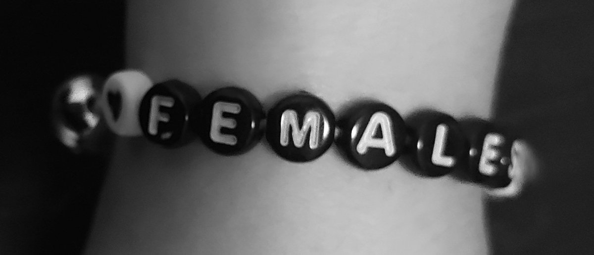 C0RPSEBUN's tweet photo. "females 🖤" tysm @CorpseBunnyCage https://t.co/AoAcZypu4a