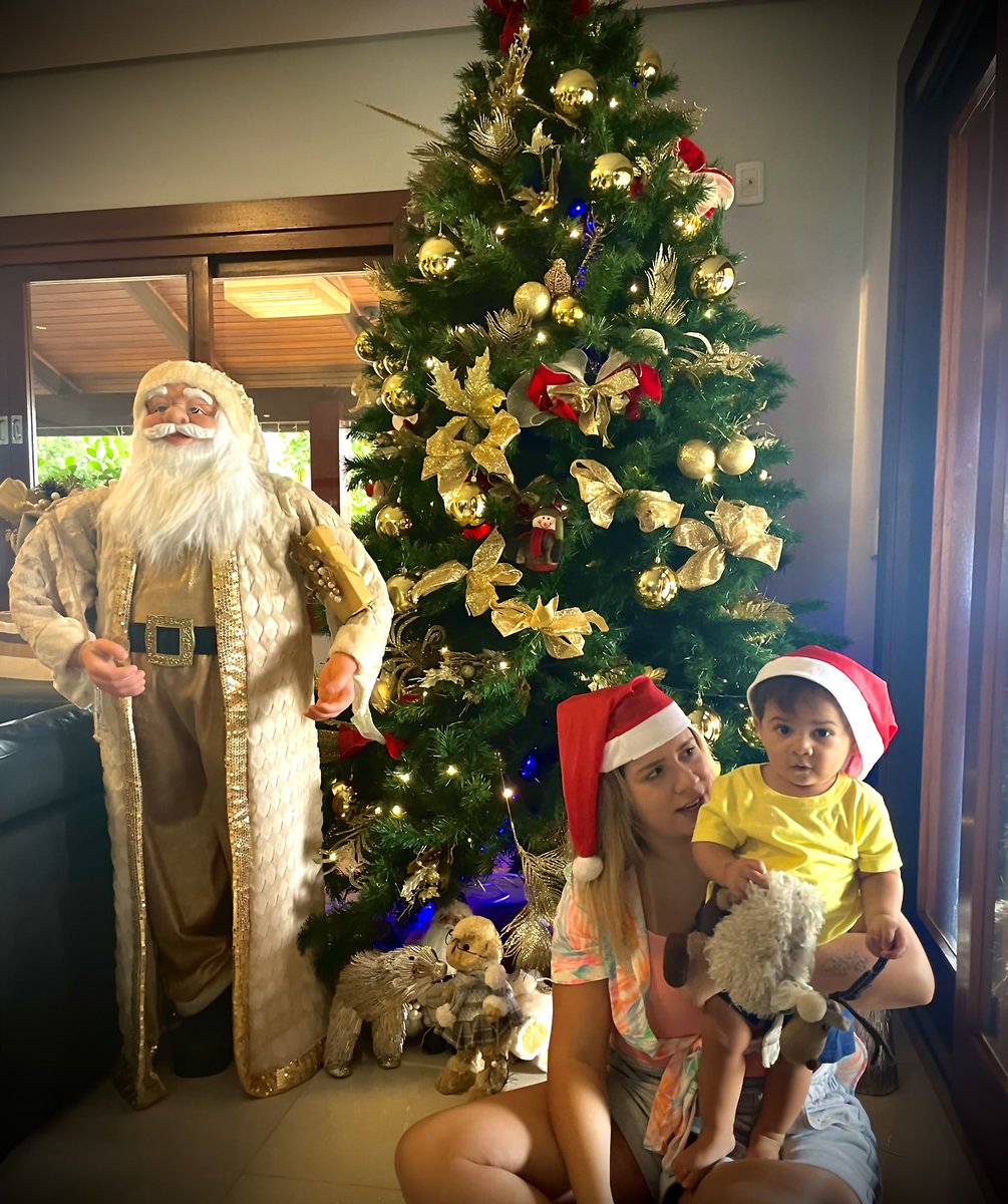 MariliaMReal's tweet photo. cara de quem vai ganhar só um presente de natal e aniversário pro resto da vida https://t.co/lAyV8hI3Vl