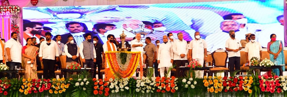 DrSudhakar_'s tweet image. ಚಿಕ್ಕಮಗಳೂರಿನಲ್ಲಿ ₹418.75 ಕೋಟಿ ವೆಚ್ಚದಲ್ಲಿ ನಿರ್ಮಿಸಲು ಉದ್ದೇಶಿಸಲಾಗಿರುವ
ವೈದ್ಯಕೀಯ ಕಾಲೇಜಿನ ಕಟ್ಟಡದ ಶಂಕುಸ್ಥಾಪನೆ, ₹20 ಕೋಟಿ ವೆಚ್ಚದಲ್ಲಿ ಜಿಲ್ಲಾಸ್ಪತ್ರೆಯ ಉನ್ನತೀಕರಣ, ₹174 ಕೋಟಿ ವೆಚ್ಚದ ಸೂಪರ್ ಸ್ಪೆಷಾಲಿಟಿ ಆಸ್ಪತ್ರೆ ನಿರ್ಮಾಣ ಕಾಮಗಾರಿ ಸೇರಿದಂತೆ ಹಲವು ಕಾಮಗಾರಿಗಳಿಗೆ ಮುಖ್ಯಮಂತ್ರಿ @BSYBJP ಚಾಲನೆ ನೀಡಿದರು. (1/2)