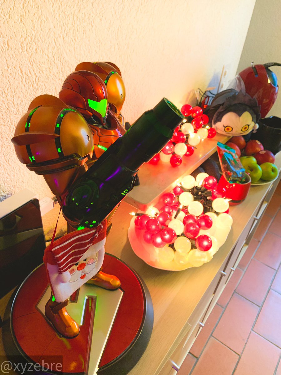 Emaniak_art's tweet photo. Petite déco geek de Noël #Samus #ryuk #first4figure https://t.co/t66csB94Vp