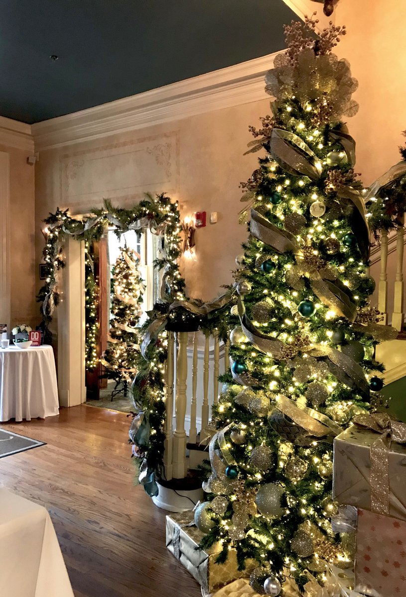 Merry Christmas!

We are closed to celebrate with our loved ones and look forward to serving you again on Monday.