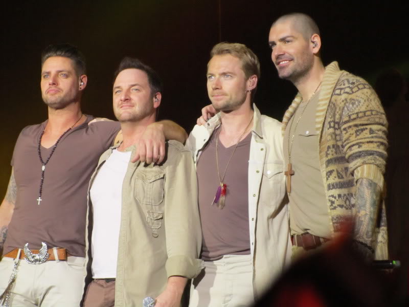 BoyzoneP's tweet photo. Happy Christmas everybody ❤🎄 #Boyzone @ronanofficial @shanelynchlife @officialkeith @MRMIKEYGRAHAM #StephenGately #BoyzoneFan #BoyzoneForever #BoyzoneItaly #Boyband #popmusic #myidols #RonanKeating #ShaneLynch #KeithDuffy #MikeyGraham #GreatMen #SuperTalented #Gr8Memories ⭐ https://t.co/heRAB5ZGpS