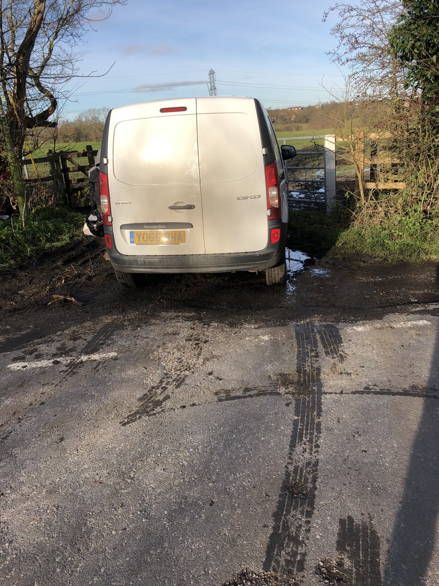 TheLittleFair's tweet photo. @BroxPolice van owner currently ripping up Cheshunt common with off-raise bikes and quads. Crouch Lane, Goffs Oak. https://t.co/5NsDJvEPqC