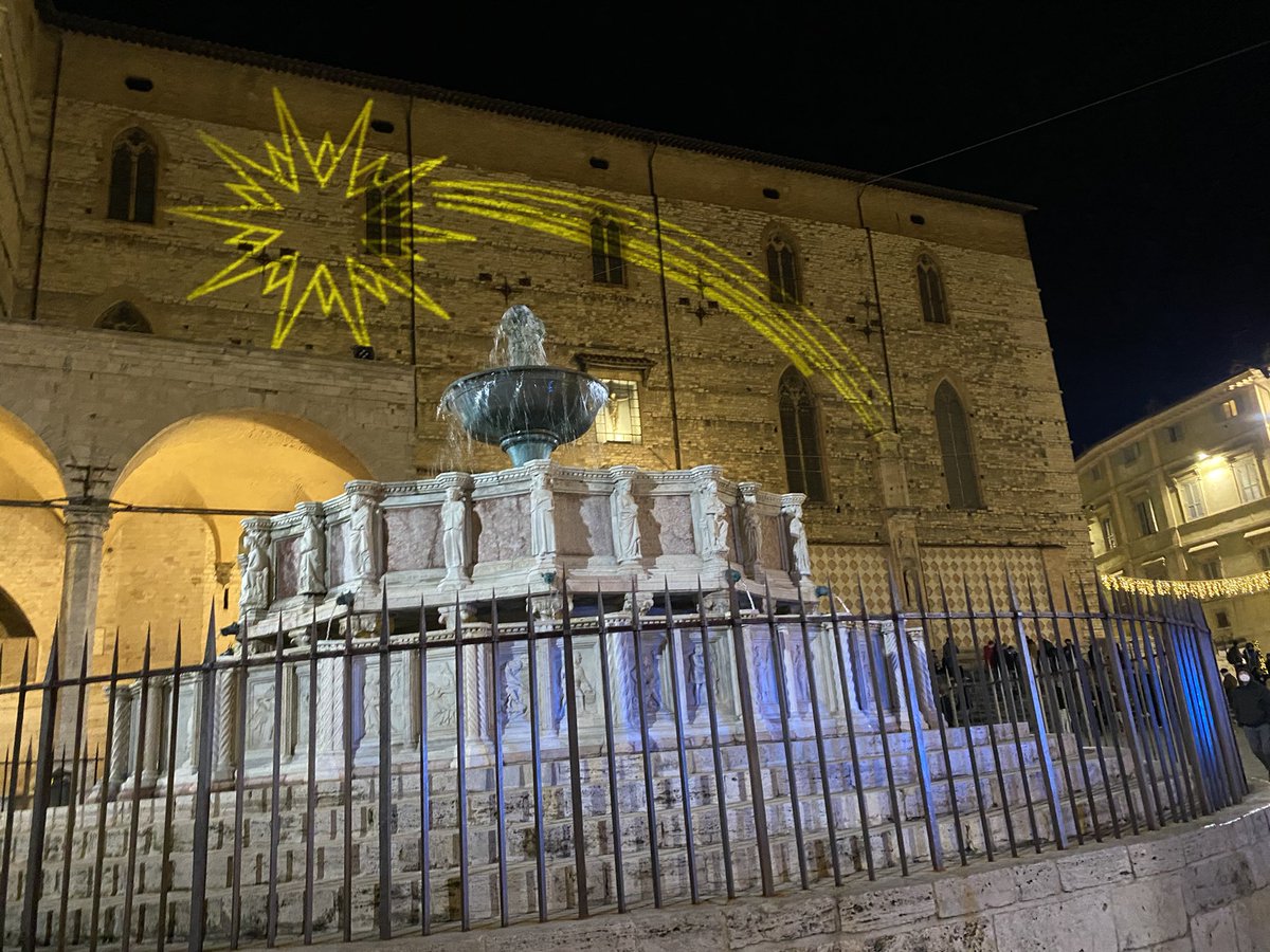 MassimoCanalicc's tweet photo. I wish you all Merry Christmas and a Happy New Year🎄💫🥂🍾 May 2021 bring us peace and safety and give us back a life full of hope for the future. A special thought to those who failed to overcome the pandemic and to whom have faced and still are facing the emergency👩‍⚕️👨‍⚕️⛑💉 https://t.co/79ZeGTHPDX