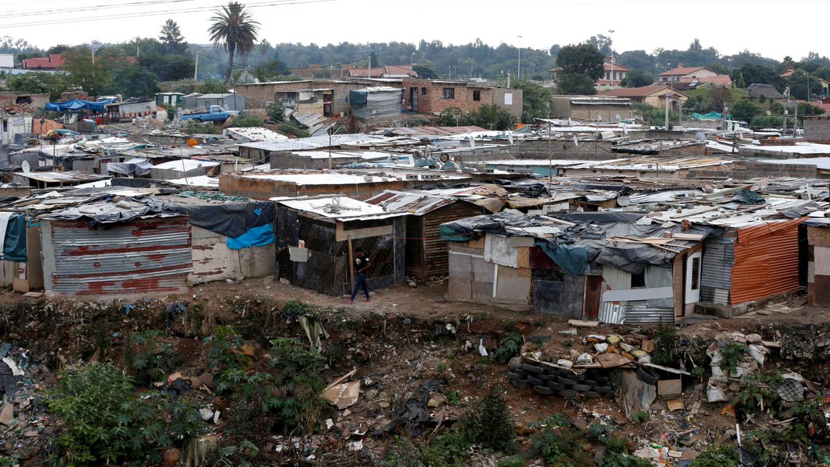 BlackDontCracki's tweet photo. The owner of this house is the president of these people who live in these shacks: His name is Cyril Matamela Ramaphosa from Venda: Mr President @CyrilRamaphosa the people of Alexander are still waiting for million houses you promised them during campaign, Marikana widows😭😭😭😭 https://t.co/2NJiJ0vm07
