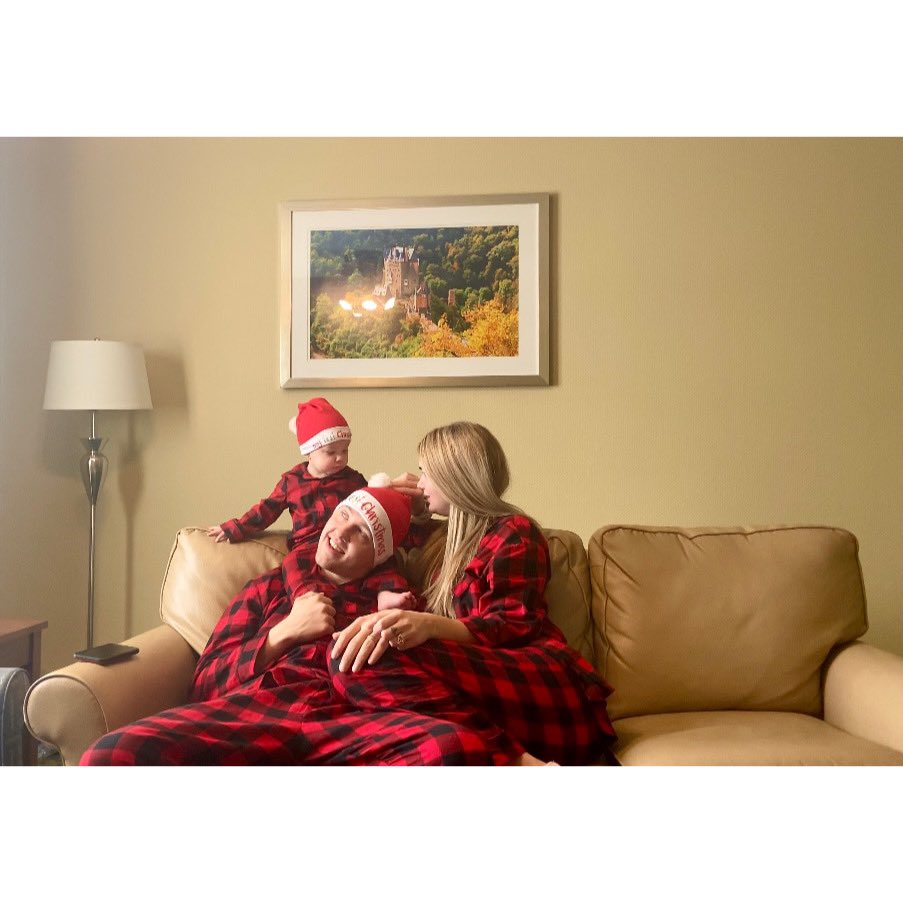 SchylarRene's tweet photo. Merry Christmas from the Bacon Fam🎄❤️ #Germany #QuarantineChristmas https://t.co/DiPp9YWttG