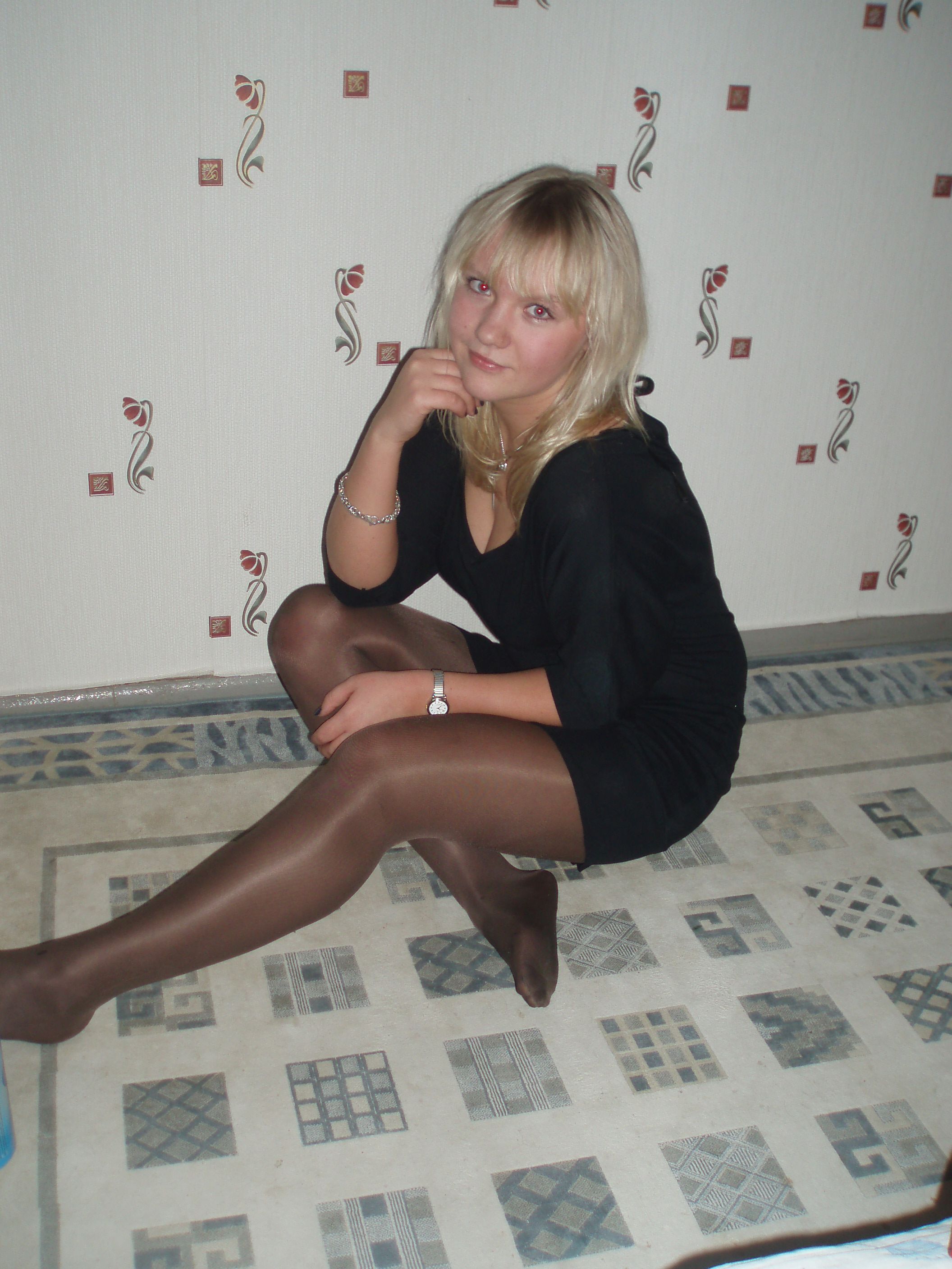 amateur pantyhosed Amateur Pantyhose در X: «Blonde in a little black dress and shiny #pantyhose  https://t.co/KocfYvcZHL» / X