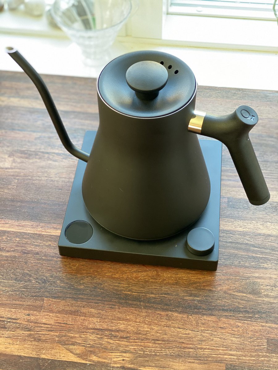 Tokeroed's tweet photo. Nu står den på perfekt kaffe resten af julen 👌🏼

#kaffe #slowbrew https://t.co/cnJp1ntFii