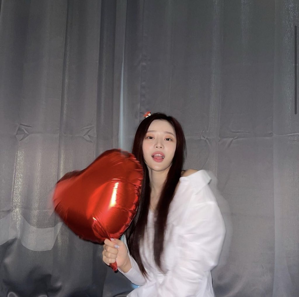 leesian_archive's tweet photo. Merry Christmas🎄 #이시안 https://t.co/ynpohpP1ch