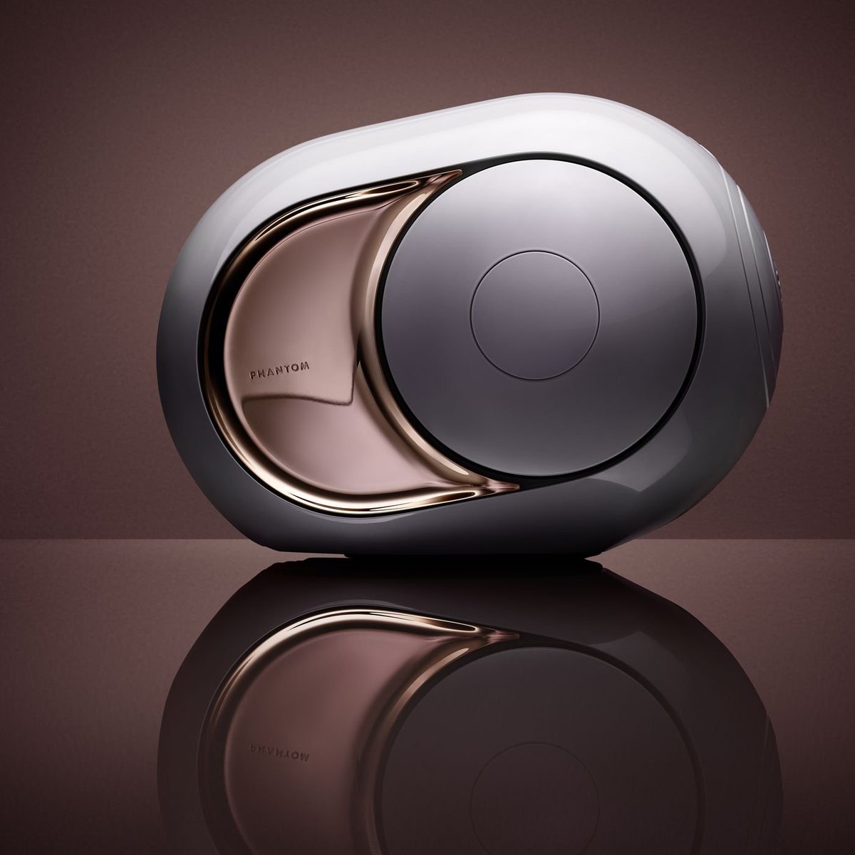 therealSpiky's tweet image. Dear #TechSanta all I want for Christmas...

@DEVIALET Phantom Gold.

Just that.