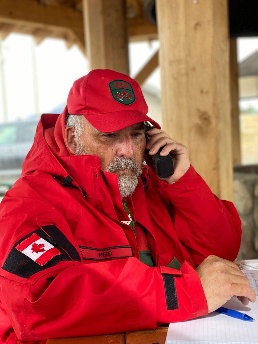 CDS_Canada_CEMD's tweet photo. « Aux militaires en déploiement à l’étranger et à ceux qui sont en service loin de leur domicile, nous pensons à vous et à vos familles. Sachez que vous êtes dans nos pensées, et la nation vous remercie. » JV https://t.co/Py8zOoTc9D