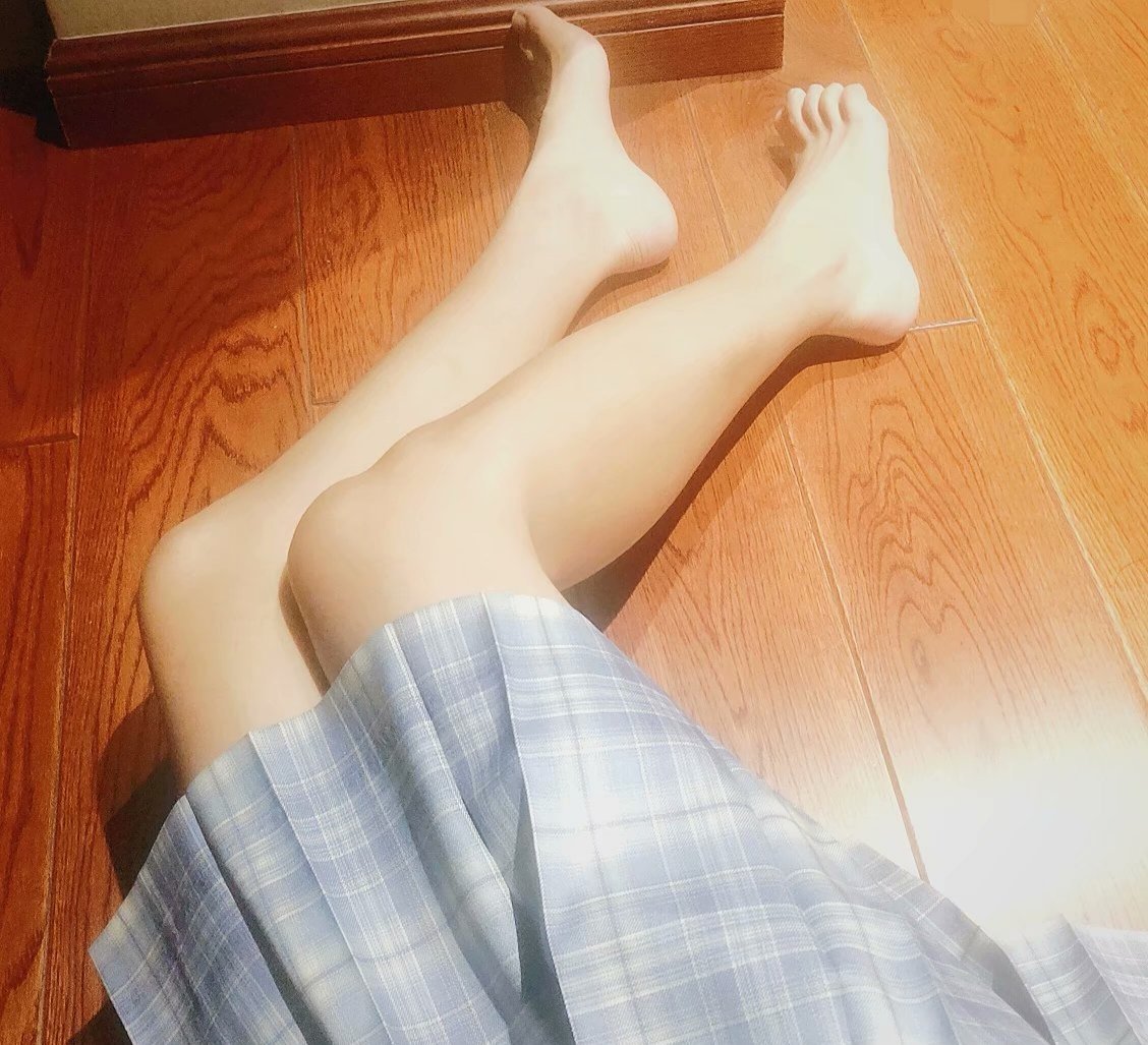 xnenbf's tweet photo. 这样的退你想怎么玩？
#福利姬 #自拍 #母狗 #调教 #学生 #缓交 #媚黑 #学生包养 #偷拍 #学生白袜  #文爱 #sm #JK https://t.co/gMZdgjTtKi