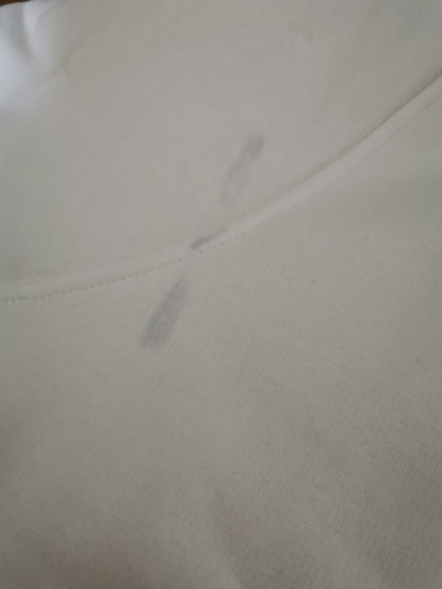 _Savagetimes's tweet photo. @Arsenal just got this for Christmas from the club shop but it's been totally scuffed (see pics) can you help me please? https://t.co/qQnLPsuKge