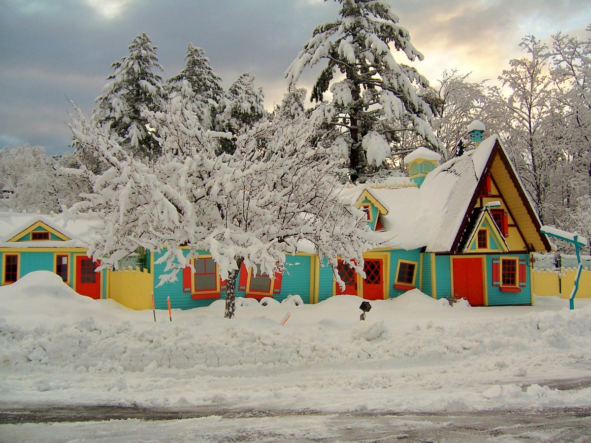 Wishing all of our Story Land families a magical Merry Christmas! 🎄❄☃