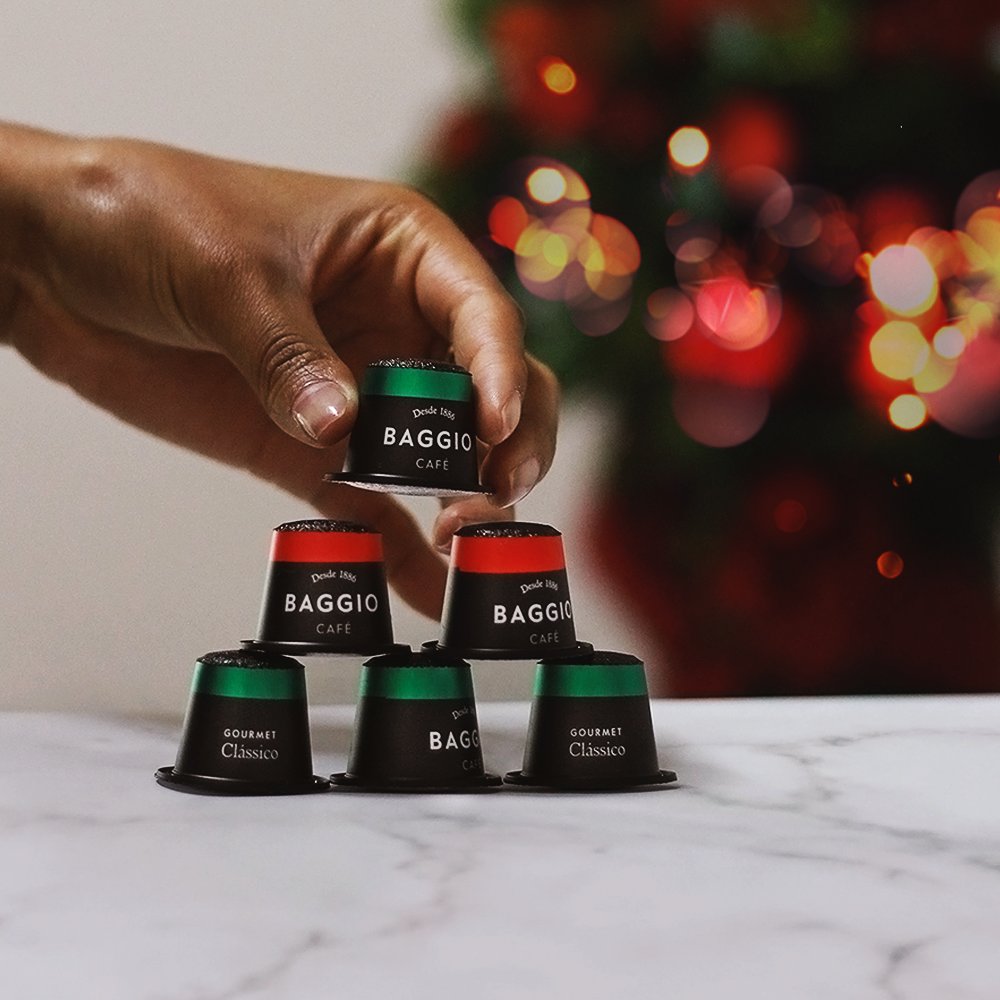 baggio_cafe's tweet photo. Desejamos a todos um feliz natal, não esqueçam de degustar seu café Baggio preferido! 

Qual a sua escolha para hoje? 🎄❤☕

#cafegourmet #cafesgourmet #cafeespecial #cafesespeciais #capsulasnespresso #nespresso #cafearomatizado #melhorcafe #cafepremiado #baggiocafe #cafebaggio https://t.co/SwxRUA5BsM