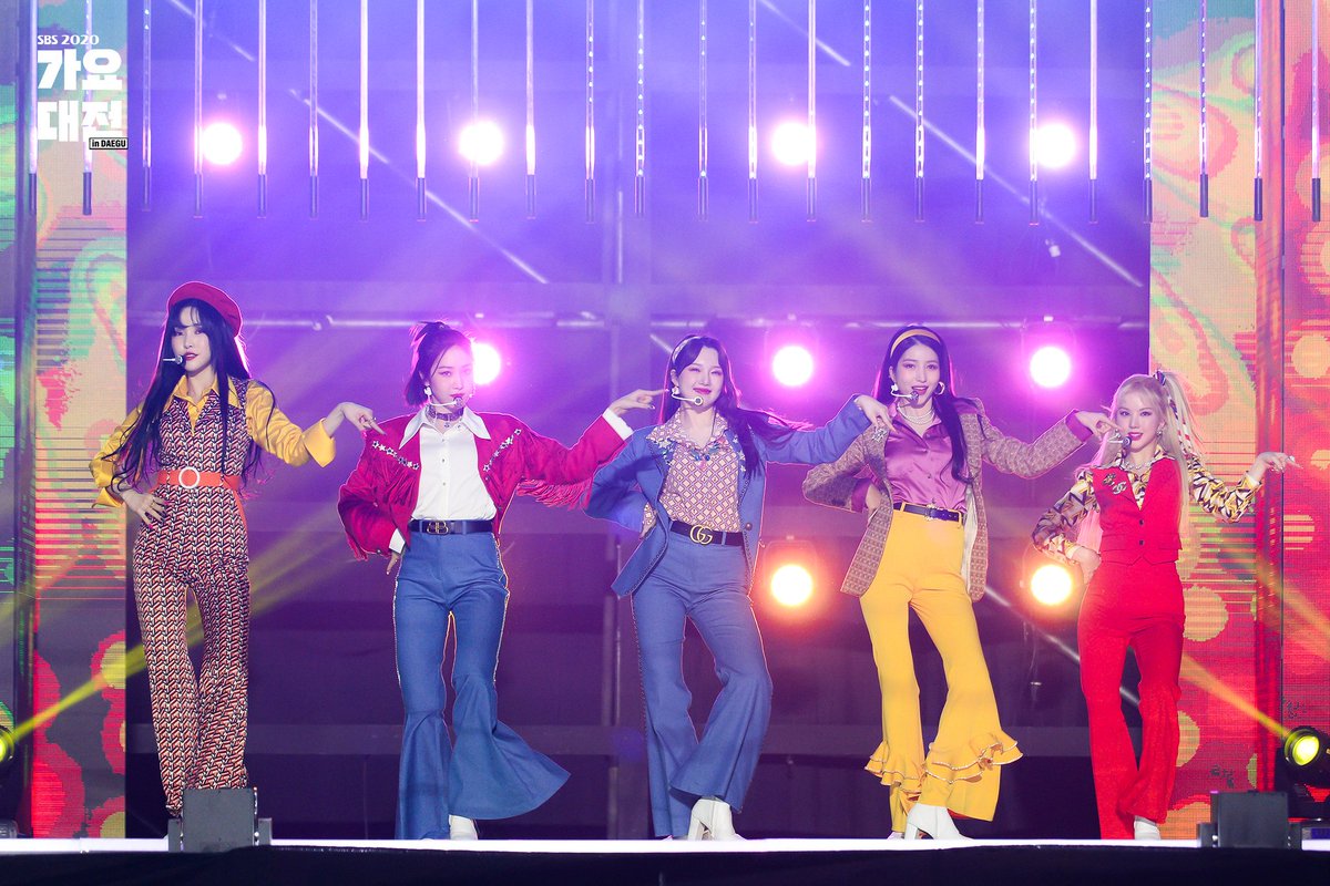_mademydayz's tweet photo. These girls don't need awards shows to prove how amazing they are as performers. They can easily show them through their high quality performances.

Who are they? GFRIEND @GFRDofficial. https://t.co/gnZEqzwIXT