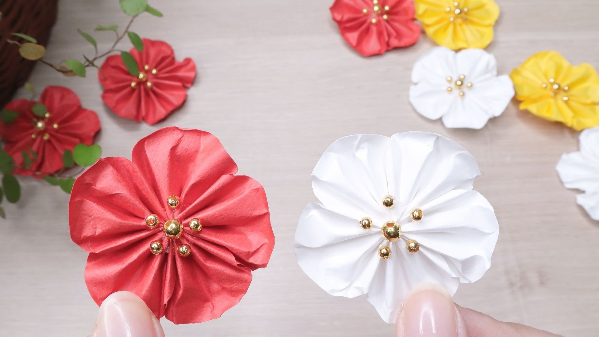 Ayawang 紙で作る梅の花です 作り方動画 T Co 5ysaakrln7 折り紙 折り紙花 ペーパーフラワー 花飾り 壁面飾り 梅の花 コピー用紙花 正月飾り Paperflower Paperflowers Paperplumblossom T Co 17mg0snncb Twitter