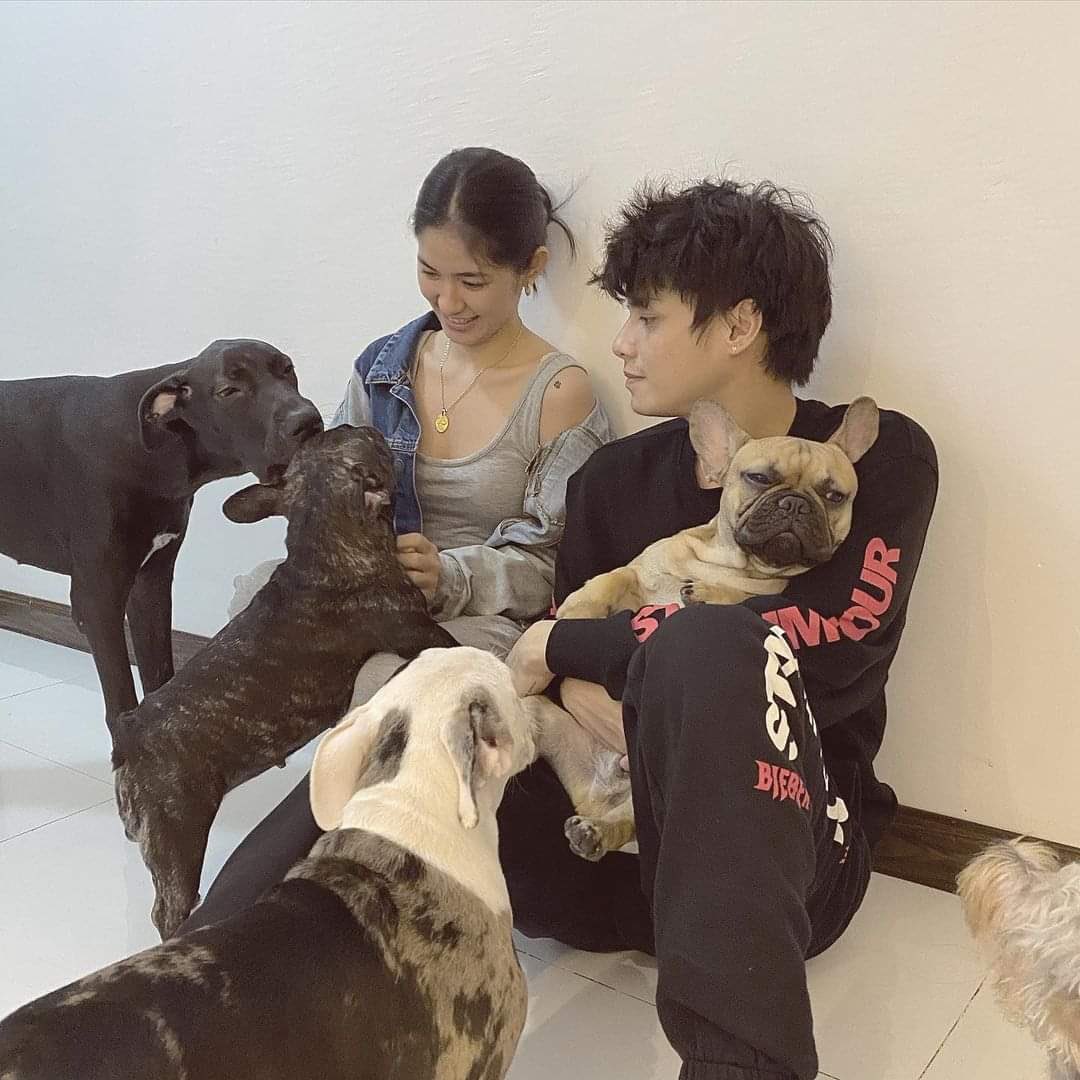 iamAndalioLoisa's tweet photo. Merry Christmas Everyone!!!!!
From my family to yours🎄❤️🥳🐾🤣
@iamr2alonte https://t.co/hfTJRVQ60C