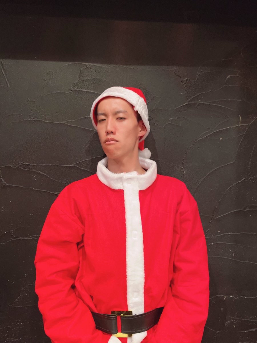 先日NGKで初前説させて頂きました！！
ありがとうございます！！！
広かったぁーーーー😭😭😭

ラーメン2億杯ぐらいかなぁ😰

芳しくなかったのでバーっと頑張ります！！！！！

#メリクリ
#貧乏すぎてトナカイ雇われへんかったサンタ