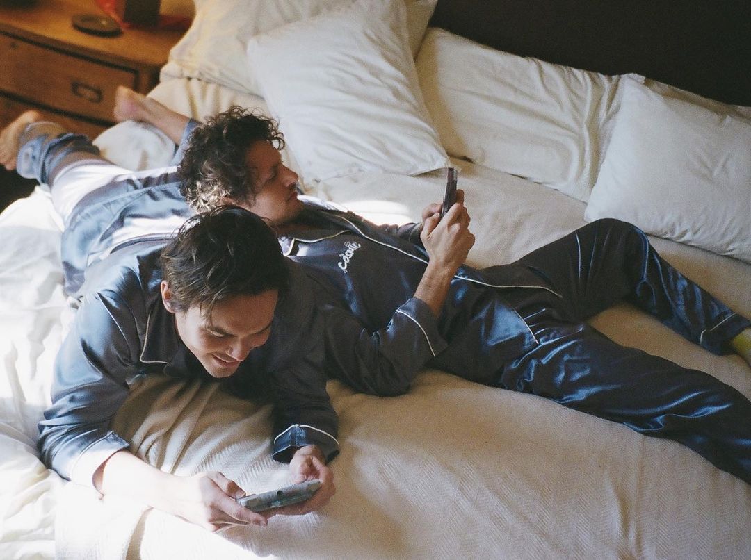 Bookhugger_2403's tweet photo. Merry Christmas morning! 🎄🎁🌠
Enjoy all a lovely day with yr family/friends!💕

This pic gave me all cute Malex morning feels! I need lots of those in s3..😍😍😍
#MalexForeverDrop #Malex #RoswellNM 
📷 via Vlambase/IG 💕 https://t.co/KxqZfUJWSi