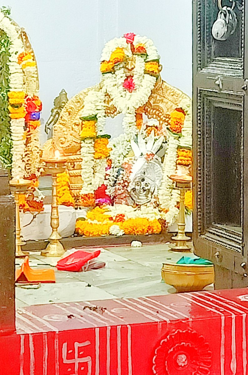 ವೈಕುಂಟ ಏಕಾಧಶಿ ನಿಮಿತ್ಶ ಈಂದು ಗದಗ ಜಿಲ್ಲಾ ಶೀರಹಟ್ಟಿ ತಾಲ್ಲೂಕ ಶ್ರೀಕ್ಷೇತ್ರ ವೇಂಕಟಾಪೂರದಲ್ಲಿ ಶ್ರೀ ಲಕ್ಷ್ಮೀದೇವಿ ವೇಂಕಟೇಶ್ವರ ದೇವರ ದರ್ಶನ ಪಡೇದ ಪೂಣ್ಶದ ಸಂದರ್ಭ