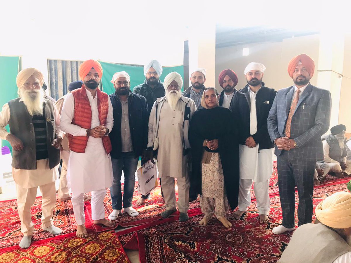 garrybirring's tweet photo. Just arrived back at Singhu border after visiting Sahauli village for the bhog ceremony of Shaheed Pal Singh, my cousin's father-in-law.

SAD &amp; Cong representatives were booed by the farmers but the shameless creatures still spoke on the mic after repeatedly begging the family. https://t.co/tuGbla6M9H