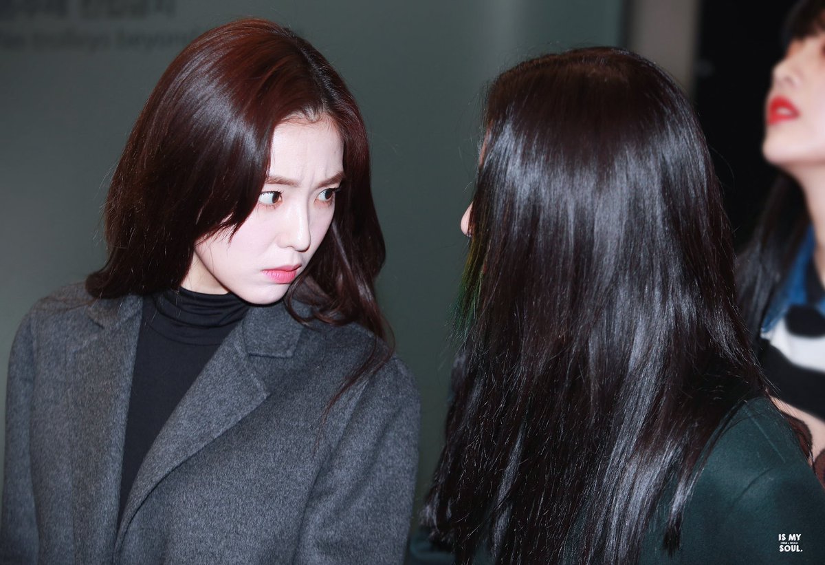 ตลกน้องกิอันนี้ตอนนั้นอยู่นะ ทาเล็บมาใหม่ละทำถลอก บอกยัยพิให้ดูดิๆ เล็บหนุสีลอกอะ แต่พิไม่โอ๋ค่ะ เจอดุเฉย เอ็นดู๊เอนดู 😆