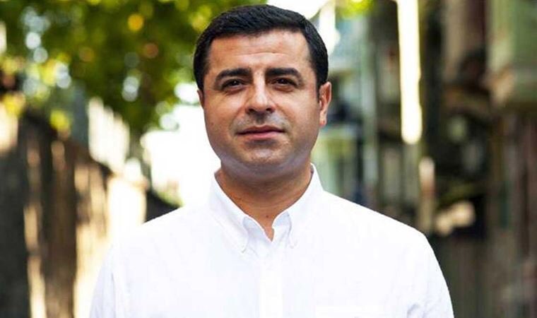 My thoughts on this  #ChristmasDay are with  #SelahattinDemirtaş, Kurdish writer and politician. He was arrested in November 2016. He could face 142 years in prison when convicted. A few days ago ECtHR ordered his release, but he is still in prison  #FreeSelahattinDemirtaş