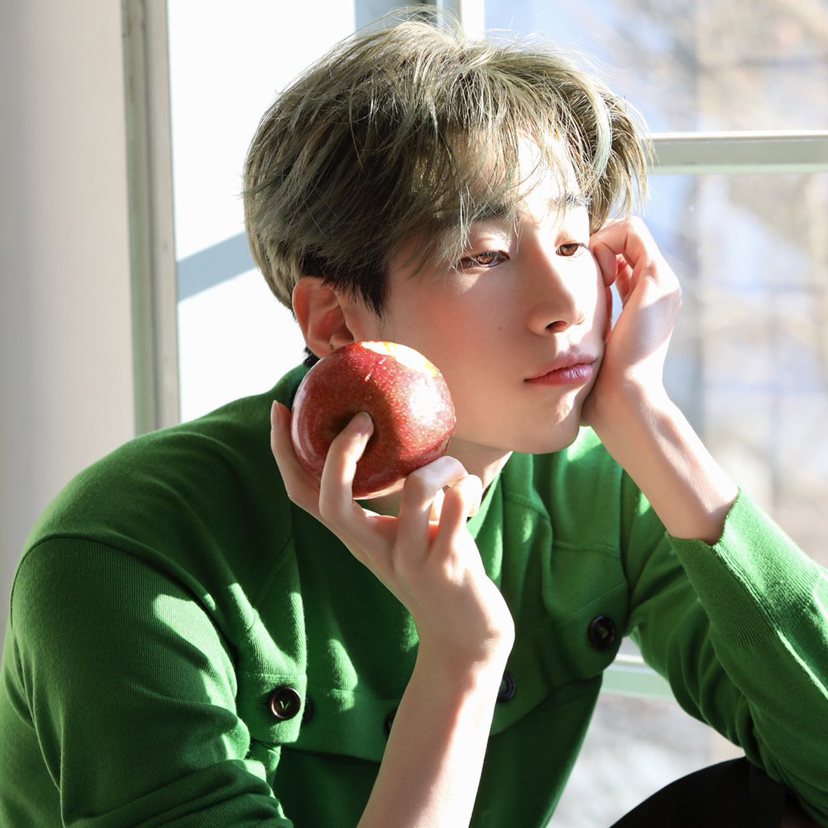 wooyasource's tweet photo. He's so beautiful it's unreal https://t.co/z58XfpzZUq