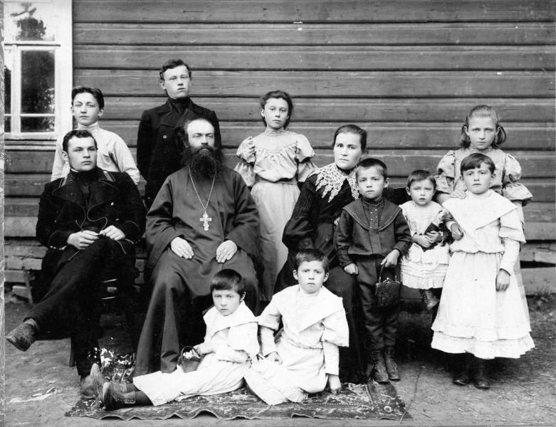Групповой портрет семьи священника
Дмитрий Июдин, 1900-е, Костромская губ., г. Чухлома, МАММ/МДФ.