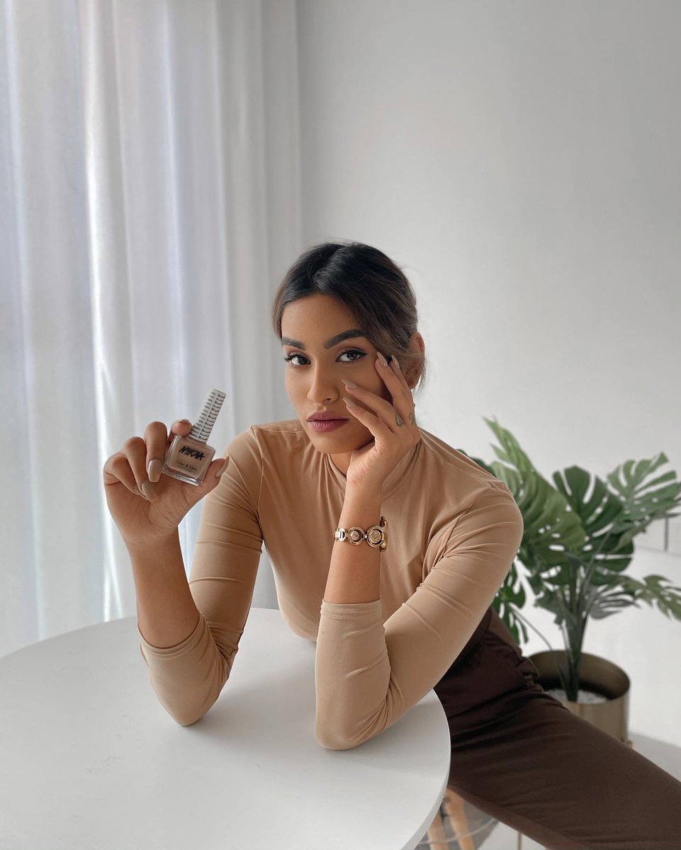 pryancatalukdar's tweet photo. @nykaabeauty has launched their new.....ensures nails grow stronger in 1 week and wont require base or top coat 💅🏻
MRP at Rs 199 and available at https://t.co/VBlAWyb9FG & Nykaa stores
——————
#NykaaBreathable #NykaaNailEnamel #BreatheEasy #ColorAndCare #TakeABreather #NykaaBeauty https://t.co/amNVOIi512
