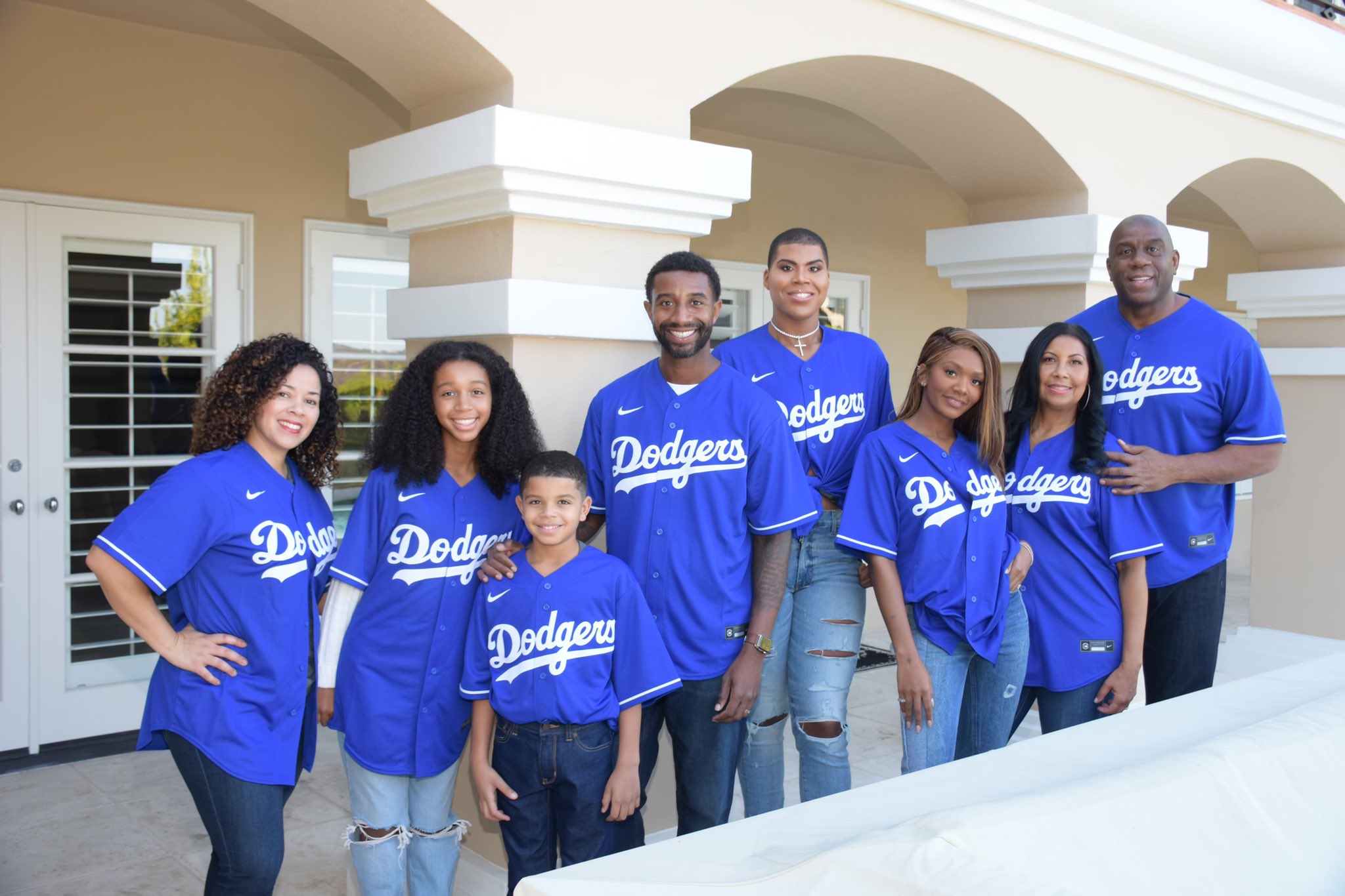 Magic Johnson Christmas 2022 Earvin Magic Johnson On Twitter: "Merry Christmas From The Johnson Family!!  Many Blessings To All 🎁🎄🙏🏾 Https://T.co/P1Eiujnpcs" / Twitter